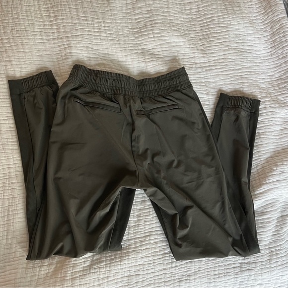 Athleta Brooklyn jogger in Mountain Olive - Picture 9 of 14